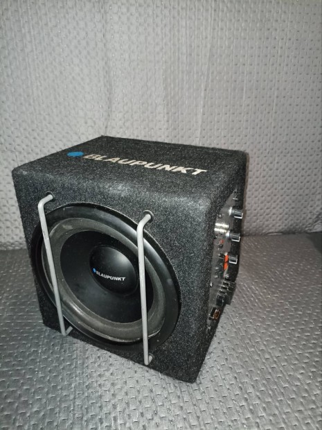 Blaupunkt gtb 8200 mélynyomó erősítővel
