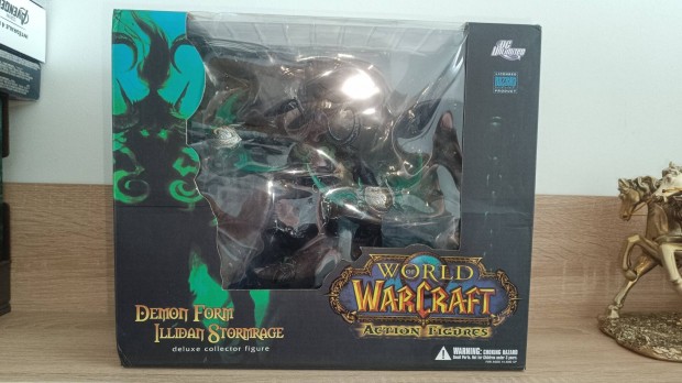 Blizzard Warcraft Illidan gyujtoi collector's bontatlan szobor 