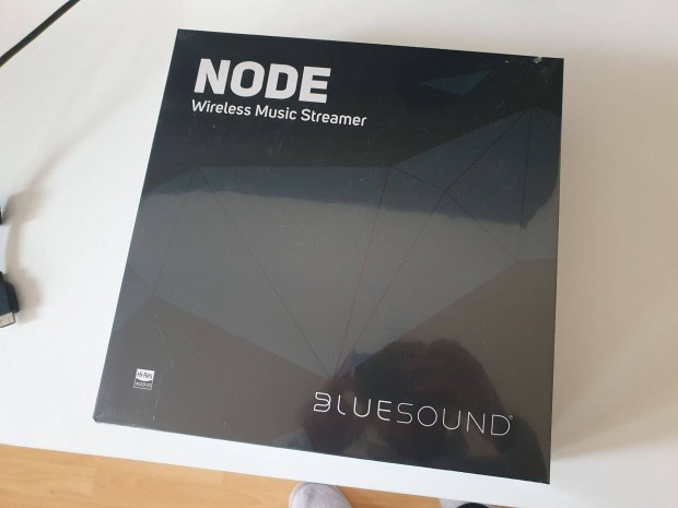 Bluesound NODE streamer fekete, dobozban minden tartozkval