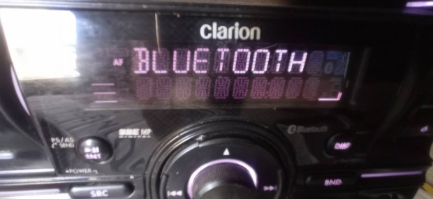 Bluetooth AUX usb. Clarion 2Din aut hifi fejegysg 