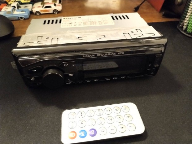 Bluetooth, USB, SD, AUX autrdi 4x50W jszer fejegysg auto radio