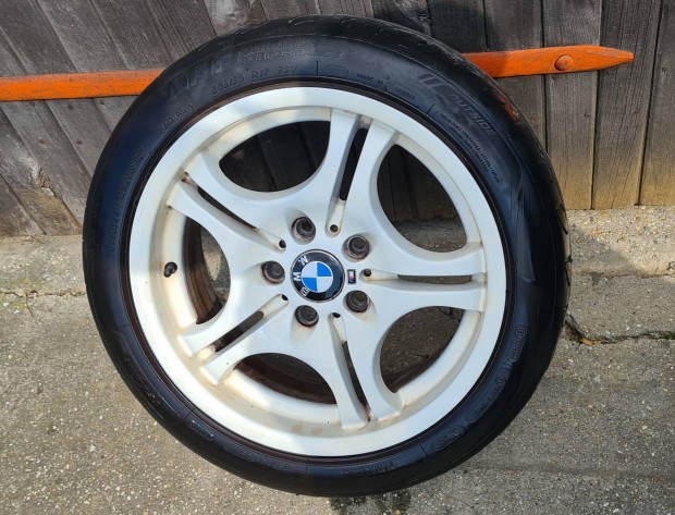Bmw 17 5x120 k�tsz�les garnit�ra 