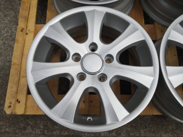 Bmw 1 / 3 -asra Dezent 16-os alufelnik 5x120-as