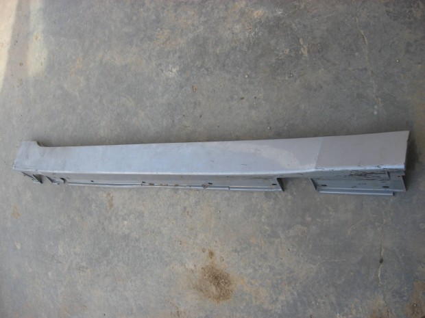 Bmw 5 E60 jobb oldali küszöb borítás küszöbspoiler képen látható módon