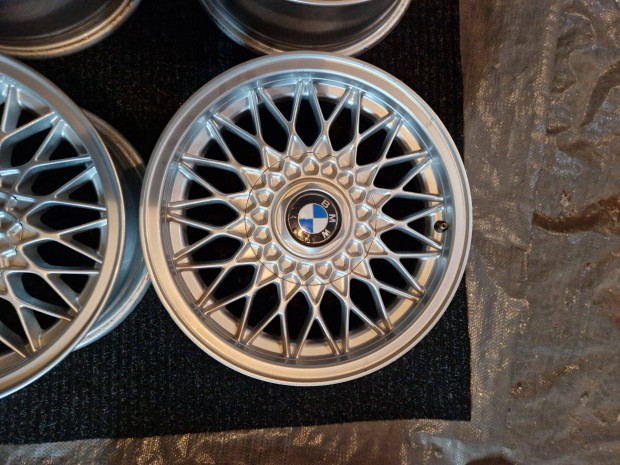 Bmw E30 gyri 15-s alufelni garnitra