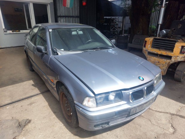 Bmw E36 karosszéria elemei szürke