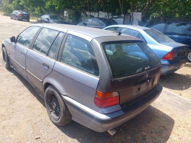 Bmw E36 kombi karosszéria elemei