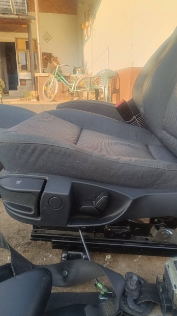 Bmw E60-hoz �l�s szett+ajt� k�rpitok