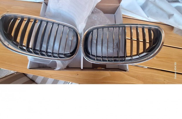 Bmw E60 hűtörács vese gyári