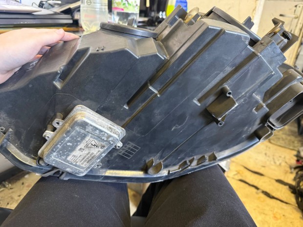 Bmw E71 X6 jobb fnyszr sima xenon