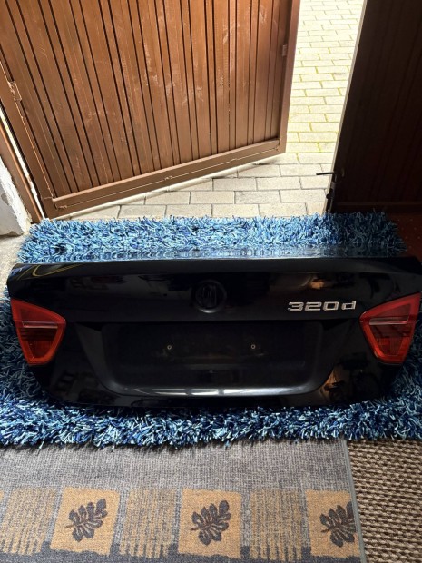 Bmw E90 csomagtr ajt elad