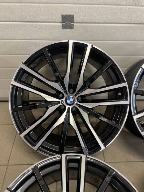 Bmw G05-06 gyari 22" alufelni 