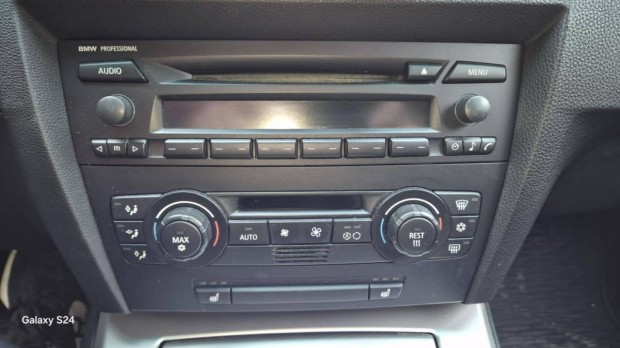 Bmw Professional cd aut�r�di� elad�