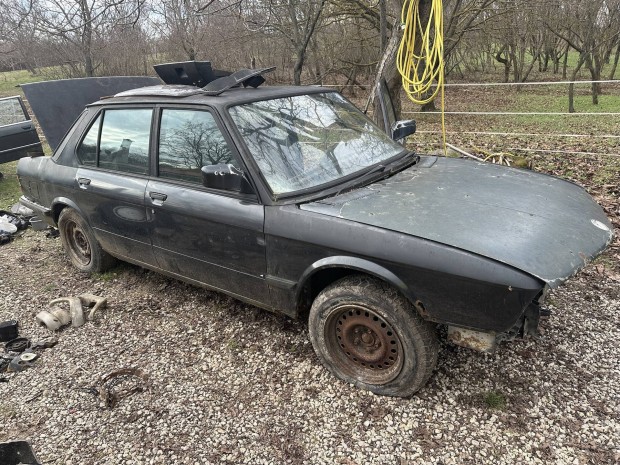 Bmw e28 alkatr�szek