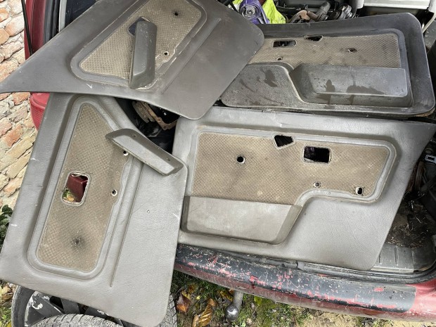 Bmw e30 4ajtos ajtokarpitok