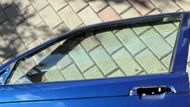 Bmw e36 compact bal els ablak veg