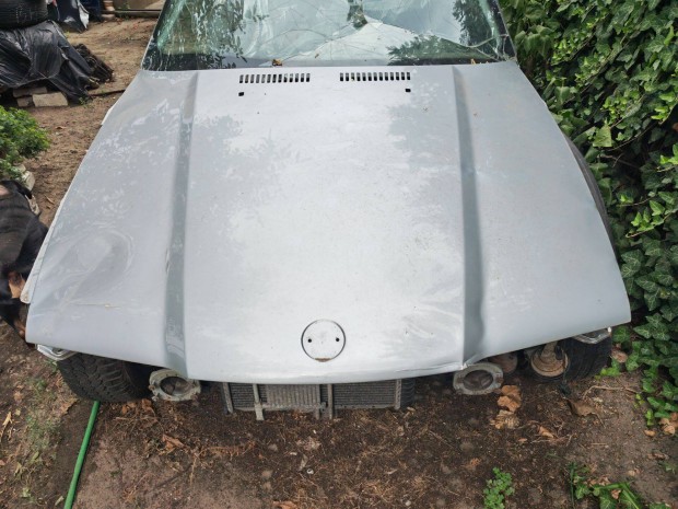 Bmw e36 coupe/cabrio sérült motorháztető