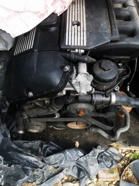 Bmw e39 520i 523i motor alkatreszek 