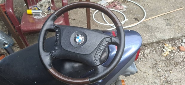 Bmw e39 kormány díszlécekkel alkatrész