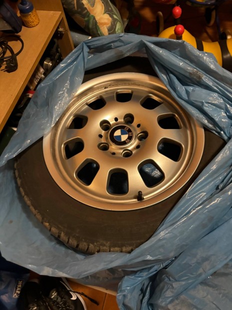 Bmw e46 gyári alufelni jó téligumikkal