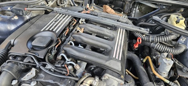 Bmw e46 motor alkatreszek 9-n 