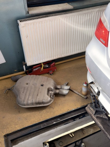 Bmw e60 520i ujszeru hatso kipufogo dob 