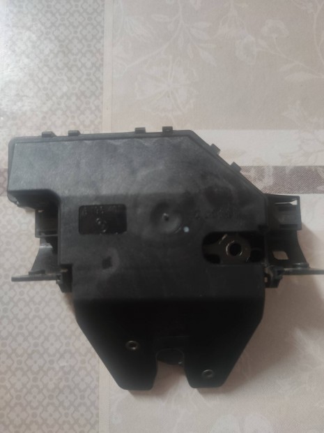 Bmw e60 csomagtart� z�r 