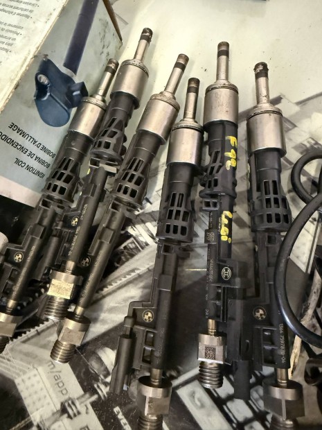 Bmw e88 f20 e90 f30 f34 f07 f10 f12 f01 e70 f25 f15 injektor 7597870