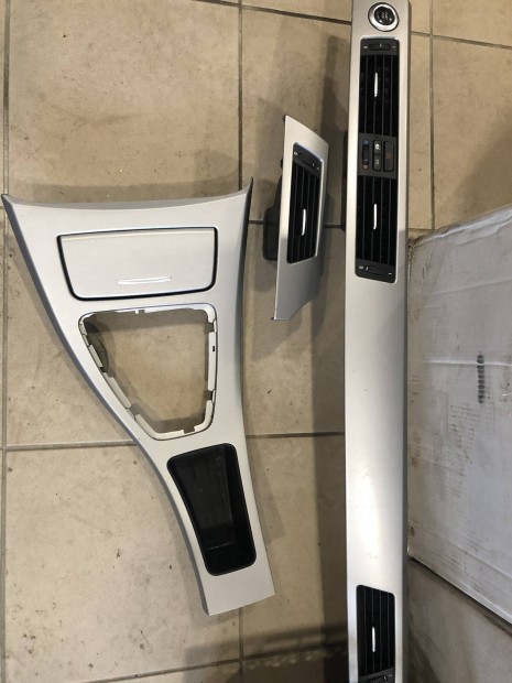 Bmw e90 műszerfal díszléc szett ezüst színben