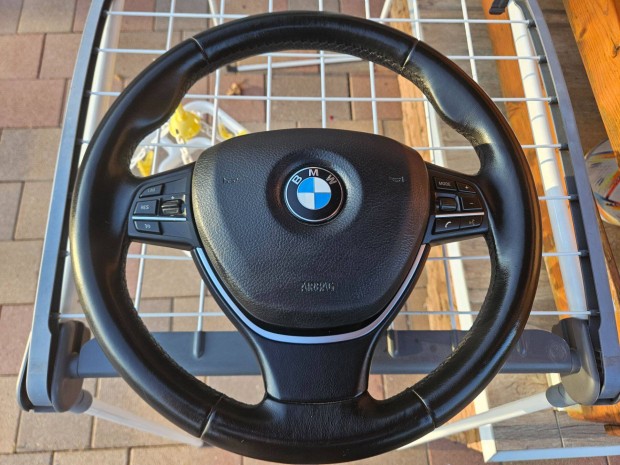Bmw f11es kormány légzsákkal újszrű állapot