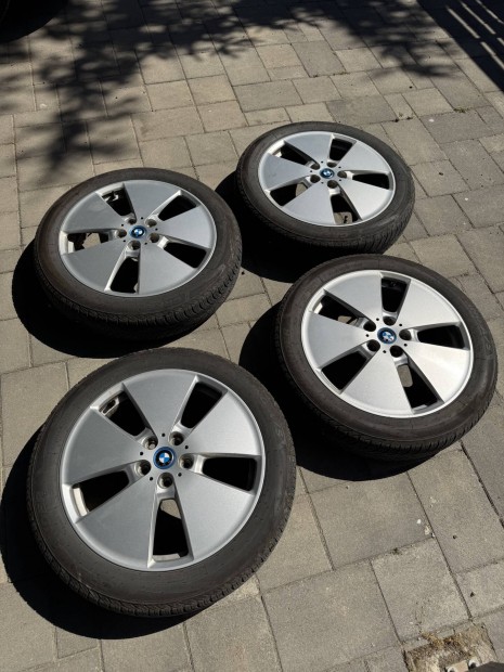 Bmw i3 felni ngy vszakos gumival