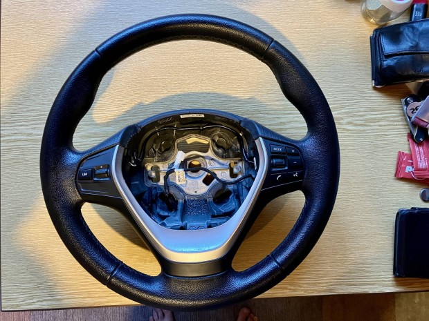 Bmw korm�ny elad�