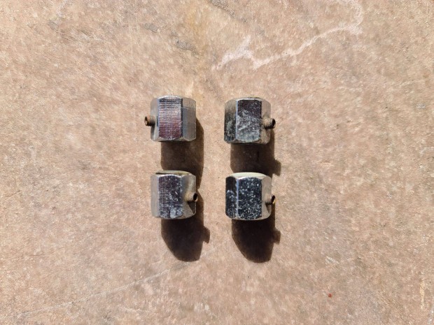 Bmw szelepsapka 4 db f�mb�l k�sz�lt haszn�lt 1,5 mm kulccsal z�rhat�