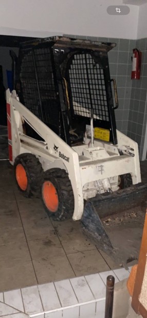 Bobcat 443 tűzben megsérült