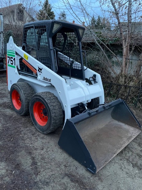 Bobcat 751 G sz�ria 2100kg Kubota cs�sz�korm�nyz�s� munkag�p