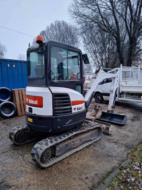 Bobcat E26 2.6 t gumilncos kotr