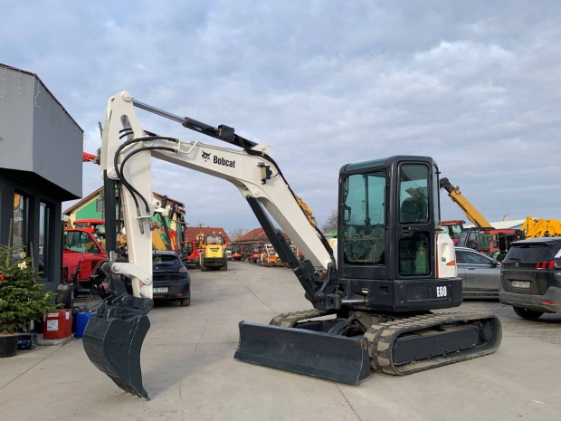 Bobcat E60 gumihevederes kotr