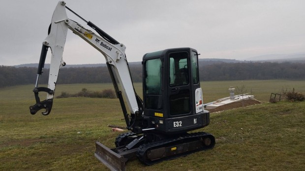 Bobcat E-32 gumilnctalpas forgkotr elad