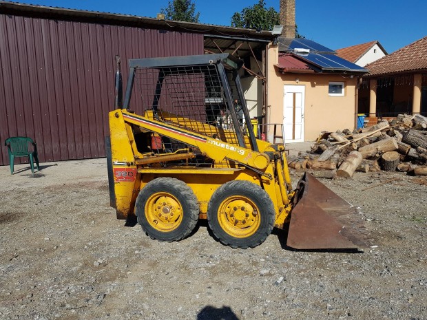 Bobcat Mustang 320.