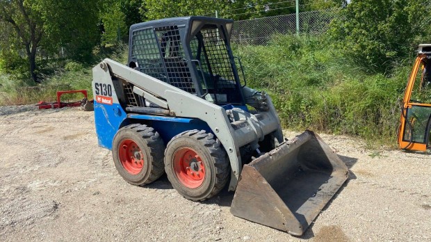Bobcat S130 homlokrakodó JCB CAT