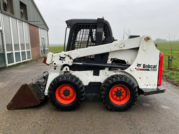 Bobcat S630 - Csúszókormányzású rakodógép - Hidraulikus - Dízel