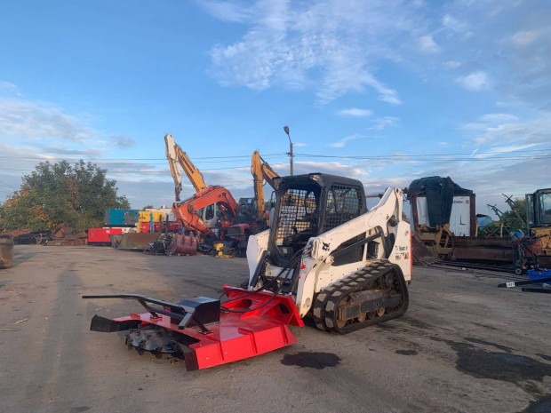 Bobcat T590 minirakodó+Új erdészeti mulcsozó