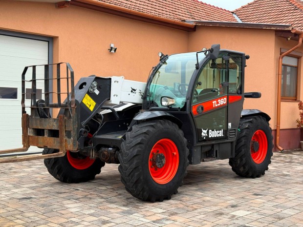 Bobcat TL 360 teleszkópos rakodógép Perkins