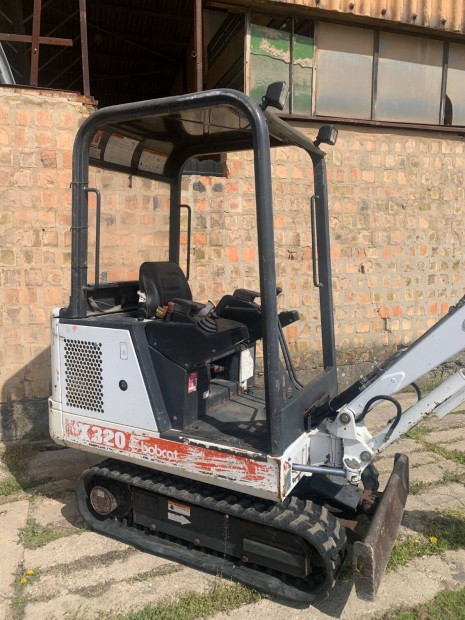Bobcat X 320 minikotró (cat caterpillar jcb komatsu yanmar kubota)