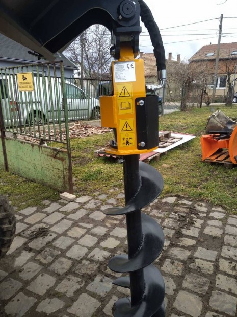 Bobcat fúrócsiga 300 mm - es átmérővel, vídiás körömmel alkalmi áron