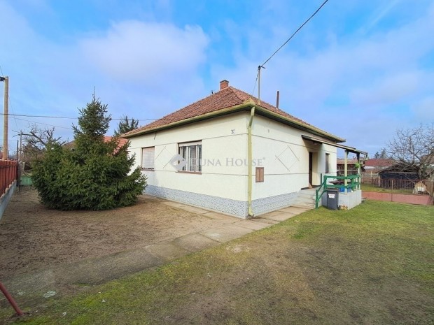 Bocskaikertben csal�di h�z elad�