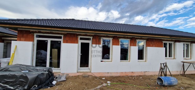 Bocskaikerti elad� �j �p�t�s� t�gla csal�di h�z