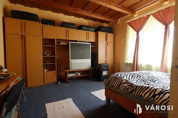 Bodonyban csendes utc�ban fel�j�tand� h�z elad�