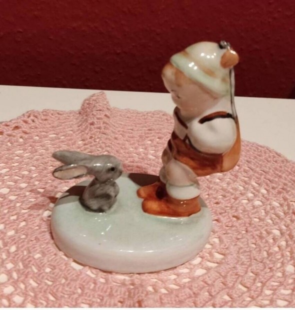 Bodrogkeresztri porceln figura 