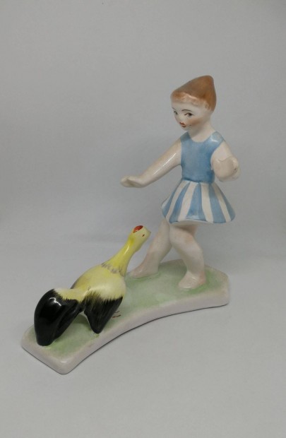 Bodrogkeresztúri porcelán kislány kakassal!